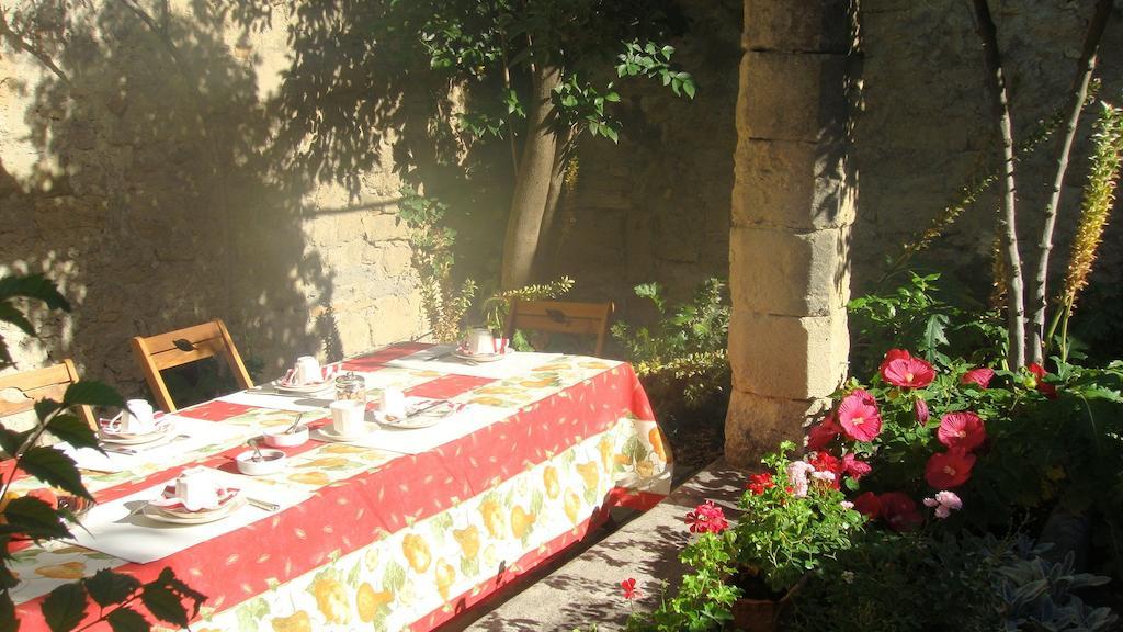 Bed and Breakfast Le Richelieu Юзес Екстер'єр фото